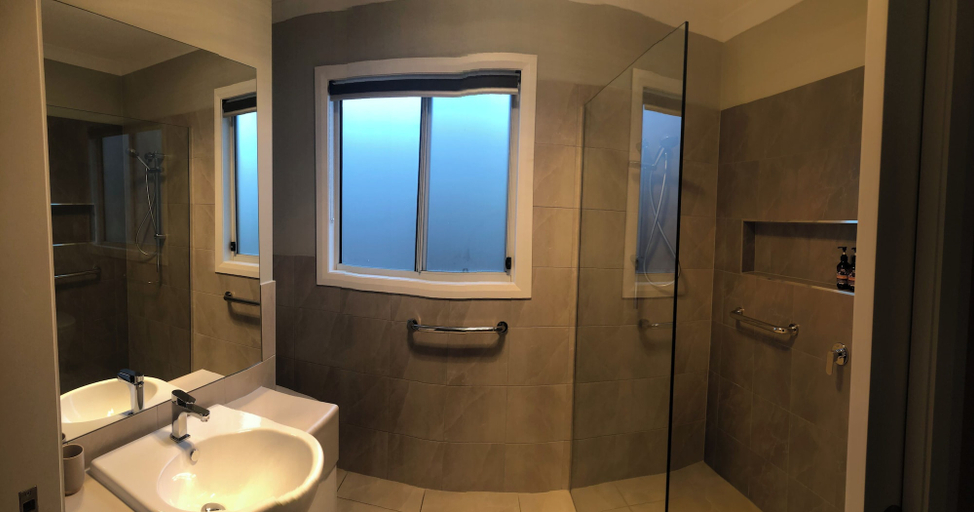 Bathroom 3, Abalina Cottages Cherry lane, Alpine - East