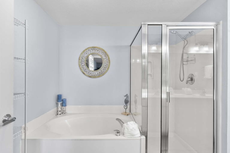 Bathroom 4, Ariel Dunes I 2009, Walton