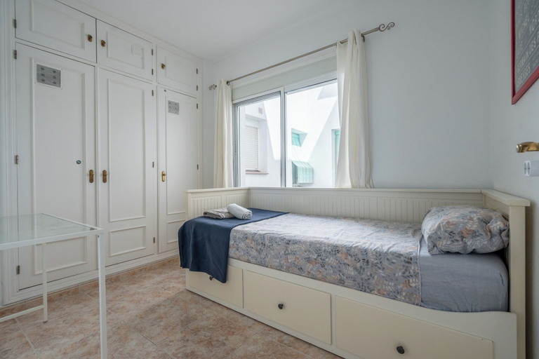 Room 5, Condo 50m From Los Boliches Beach in Fuengirola, Málaga