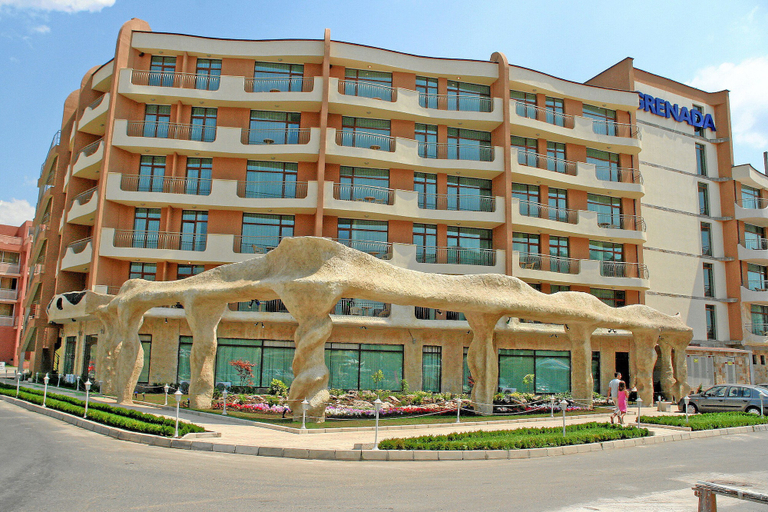 Exterior & Views