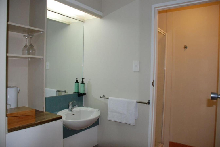 Bathroom 4, Aero Auckland Airport, Manukau