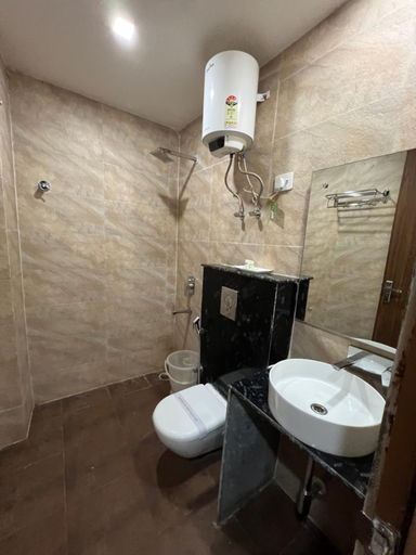 Bathroom 4, royal inn igi airport, Delhi