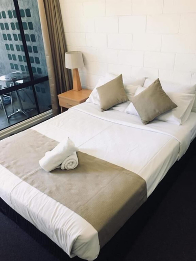 Bedroom 3, Capella Coach Inn, Peak Downs