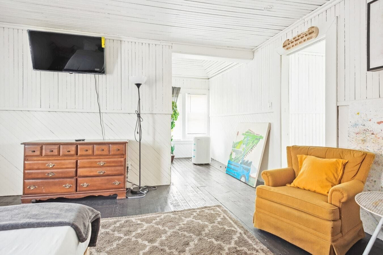 Others 5, Spacious 4BR Getaway: Perfect for Family & Friends, Wayne