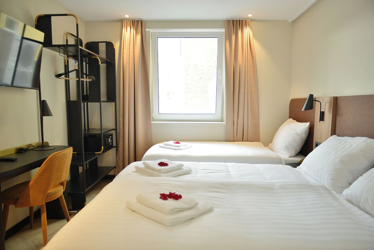 Bedroom 5, Day8 Hotel, Köln