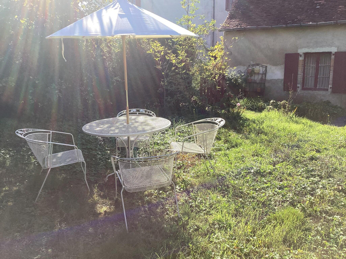 Others 3, Charming Home by River Allier, Allier