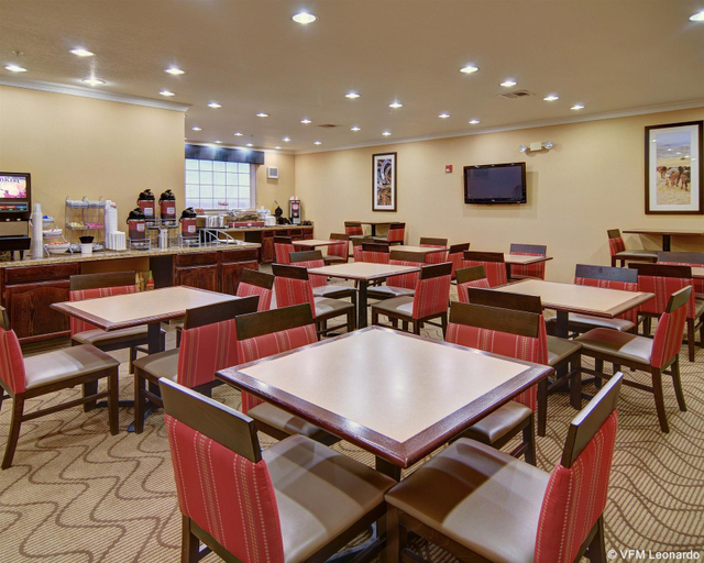 Food & Drinks 5, Roanoke Suites by IHG, Denton