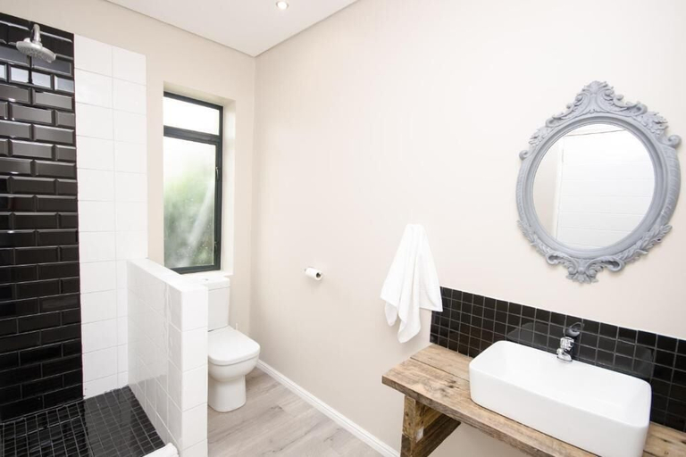 Bathroom 4, Du Kloof Lodge, Cape Winelands