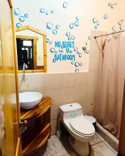 Bathroom 3, CoCo Bongo Hostel, Sucre