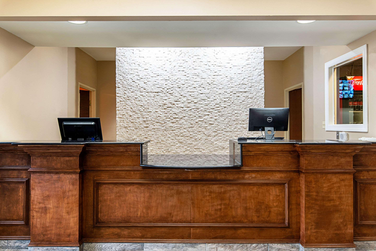 Public Area 2, Comfort Inn & Suites Pine Bluff, Jefferson