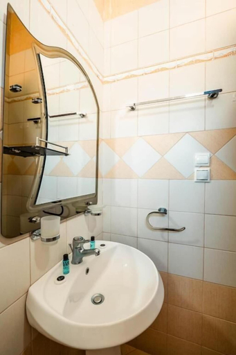 Bathroom 3, Alnes Hotel, Sarandës