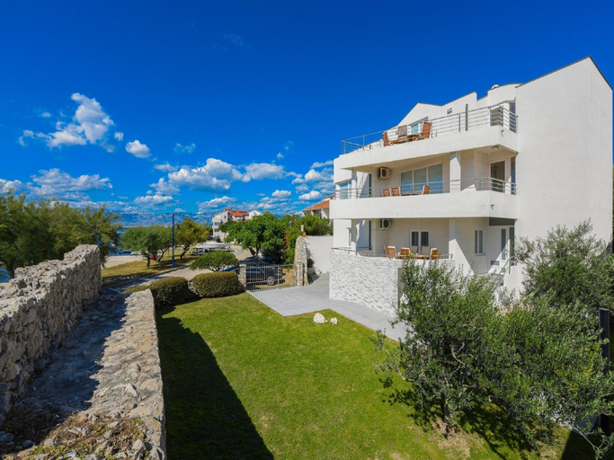 Others 5, Villa in Nin with Stunning Sea Views, Nin