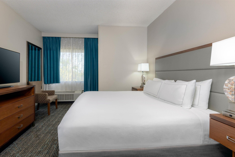 Bedroom 3, DoubleTree by Hilton Hotel West Palm Beach Airport, Palm Beach