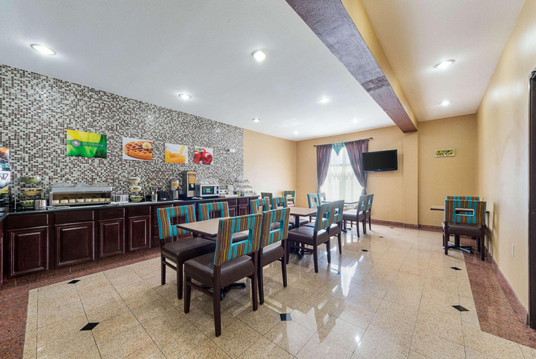 Food & Drinks 5, Quality Inn & Suites Buda, Hays
