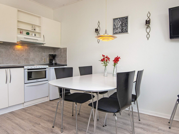 Others 3, 4 Person Holiday Home in Romo, Tønder