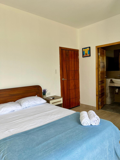 Bedroom 2, Ohana Beach Hotel, Playas
