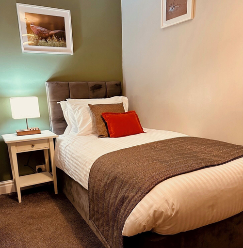 Bedroom 3, The Old Pheasant Hotel, Rutland