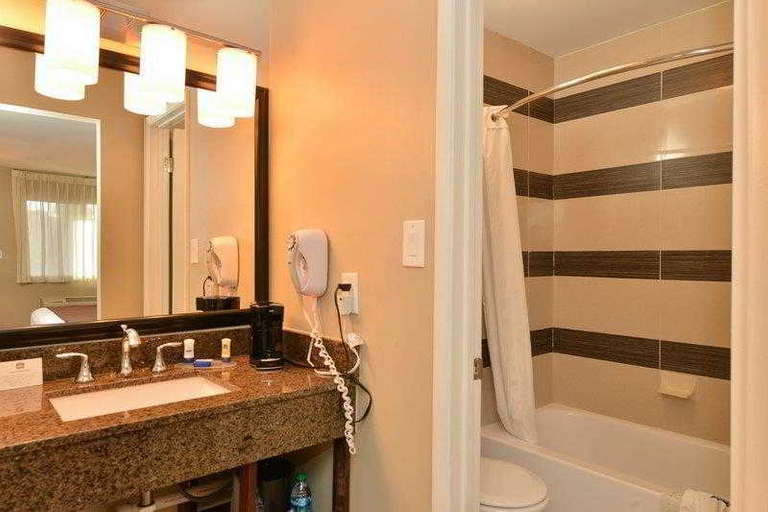 Bathroom 4, Quality Inn & Suites Phoenix Nw Sun City, Maricopa