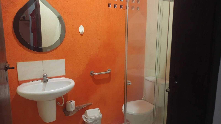Bathroom, OKAKOARAS HOTEL, Paulista