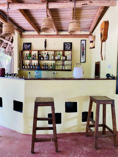 Food & Drinks 4, Embe Lodge, Kusini