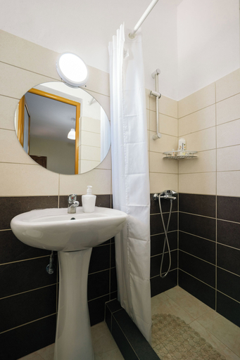 Bathroom 5, Kalpazo Kaja Vila Garden, Kavajës