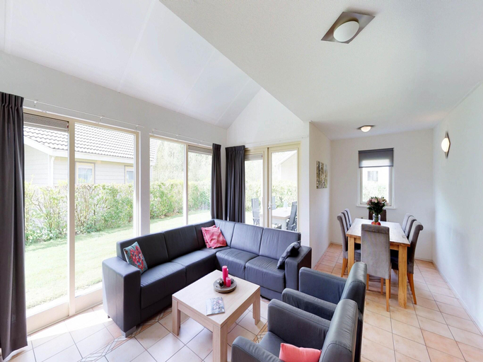 Others 4, Spacious House in Netherlands for 8 Guests, Noord-Beveland