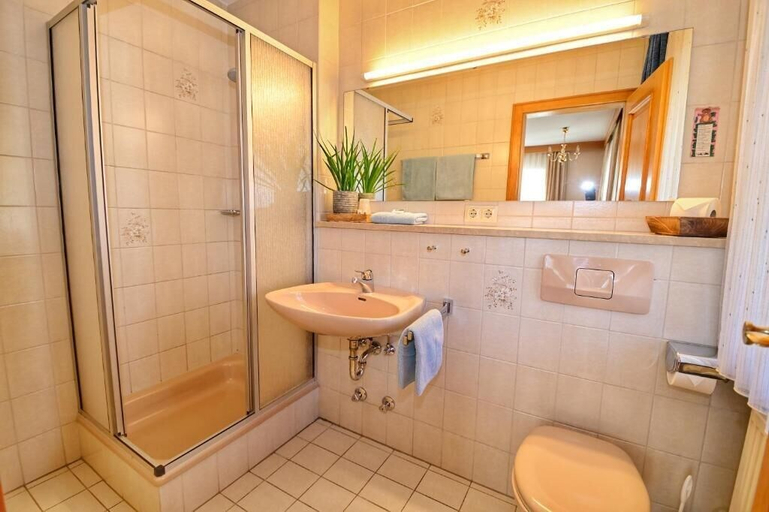 Bathroom 5, Gasthof Oberwirt, Berchtesgadener Land