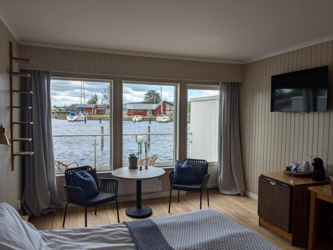 Others 4, Hotell von Boij, Karlsborg