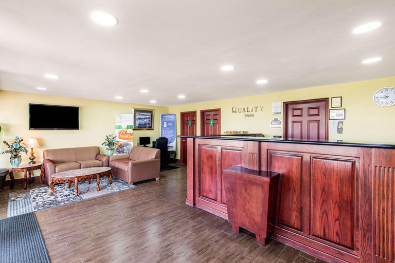 Public Area 2, Quality Inn Paris, Lamar