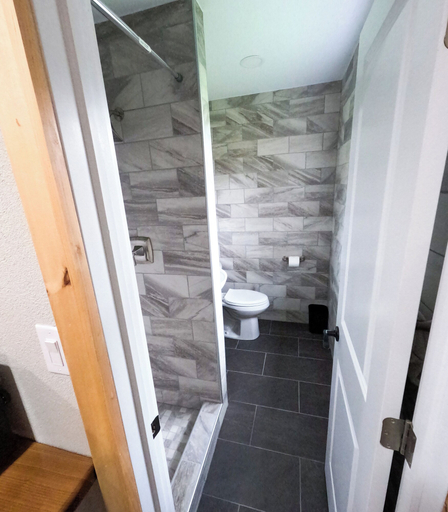 Bathroom 3, Sleepy Bear Inn, Monroe