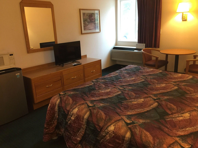 Bedroom 4, Economy Inn, Juab