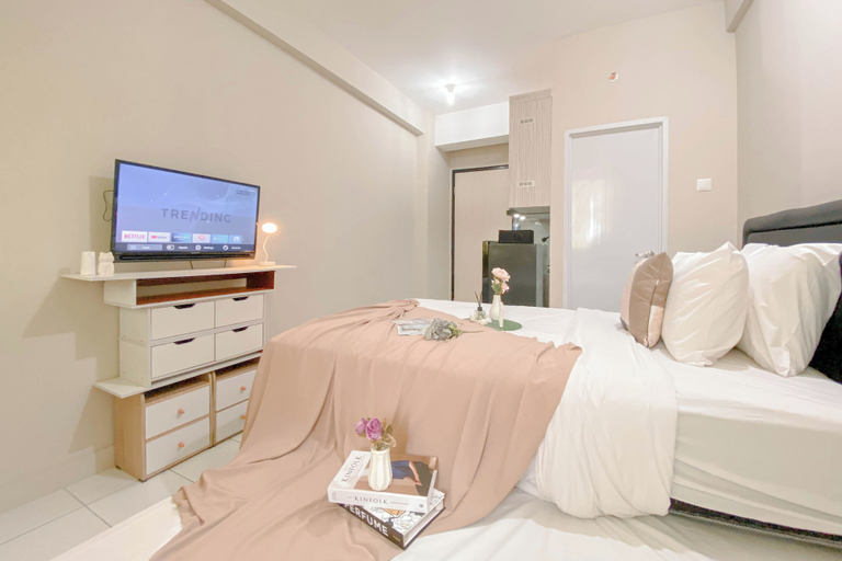 Bedroom 3, Cozy and Well Furnished Studio Grand Kamala Lagoon Apartment, Bekasi