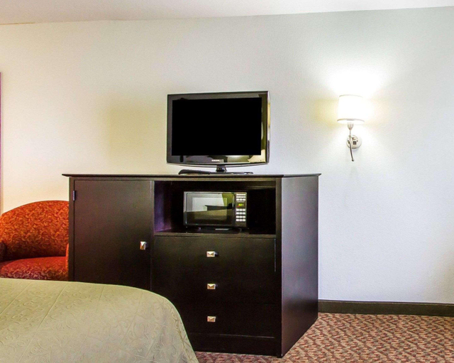 Bedroom 3, Quality Inn Pontiac, Livingston