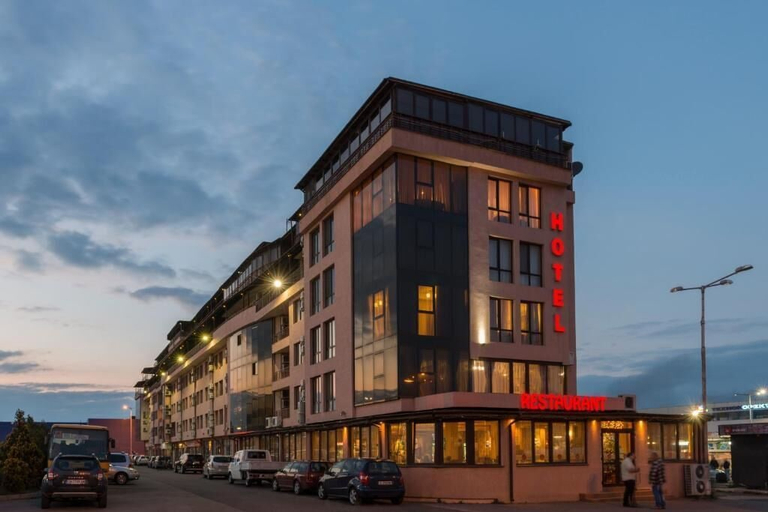 Exterior & Views