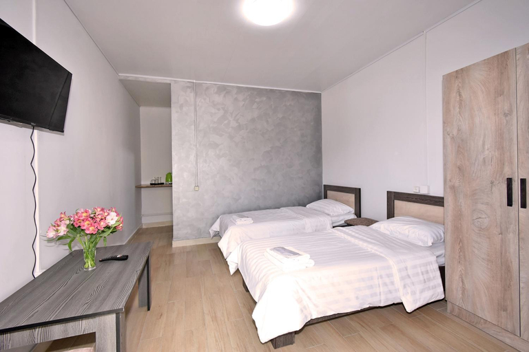 Bedroom 4, Sirik