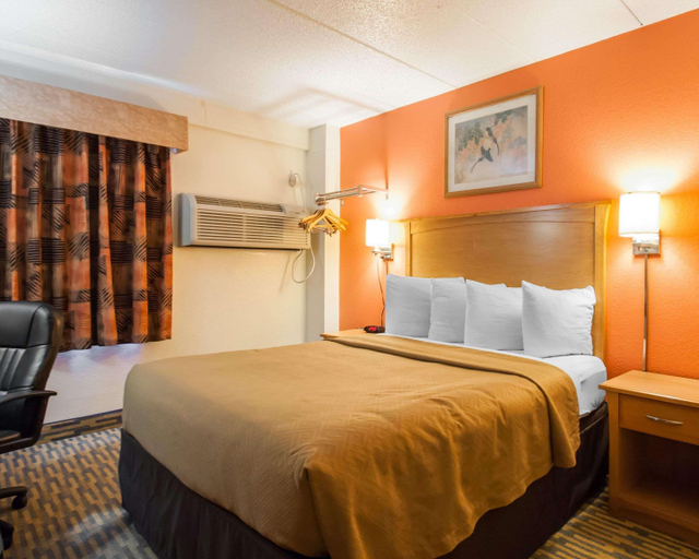 Bedroom 2, Econo Lodge Kansas City Downtown North, Kansas City