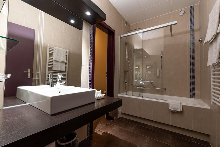 Bathroom 4, Grand Hotel des Bains, Saint-Maurice