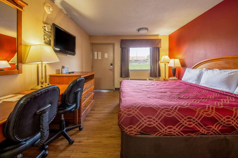 Bedroom 2, Econo Lodge Mount Laurel Area, Burlington