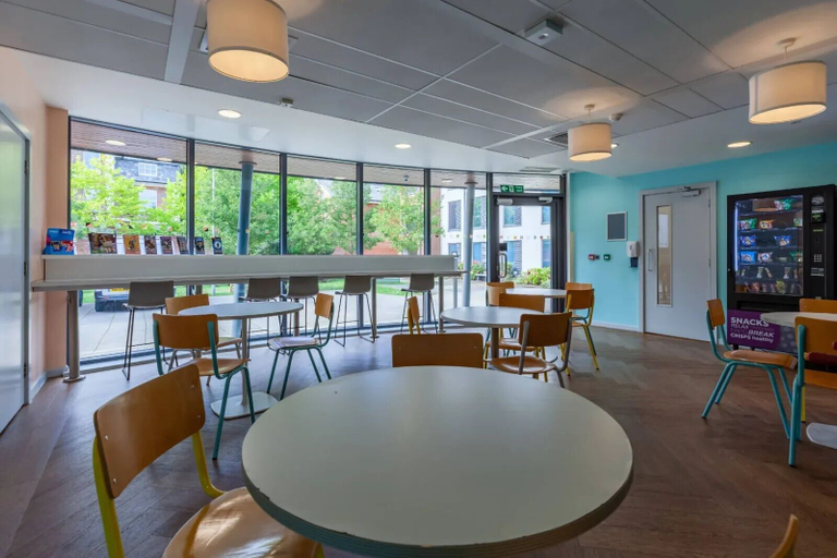 Food & Drinks, Student Only Kendrick Hall, Wokingham