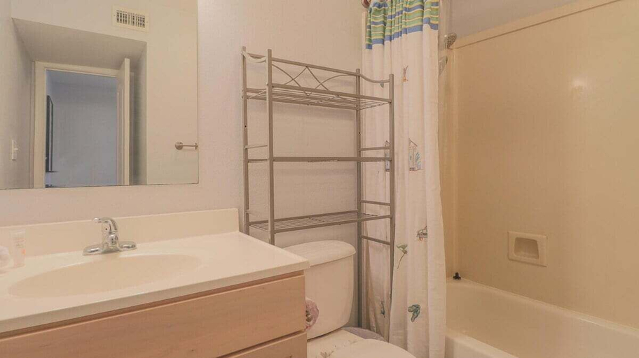 Bathroom 4, Oak Glen Unit 84, Jackson