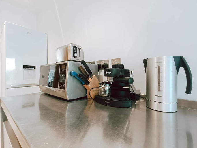 Room 2, The Sandy Studio Flat in Petersham, London