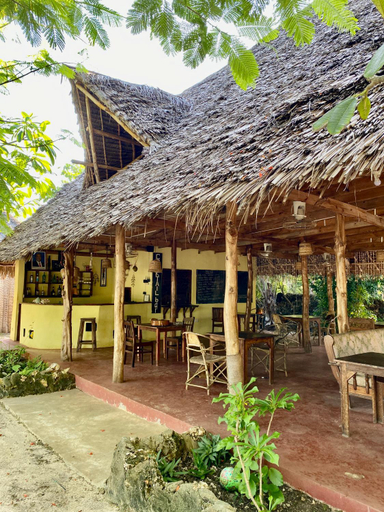 Food & Drinks 2, Embe Lodge, Kusini