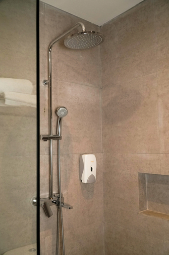Bathroom 5, ICON City Hotel Samarinda, Samarinda