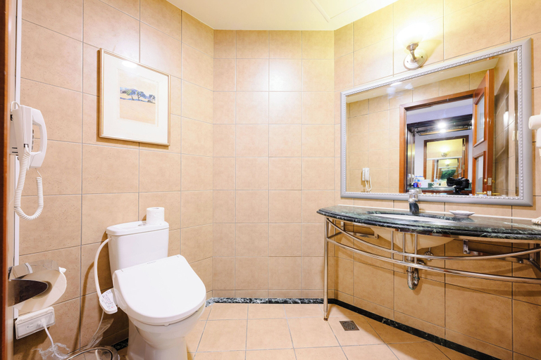 Bathroom 4, Wei-Yat Grand Hotel, Tainan