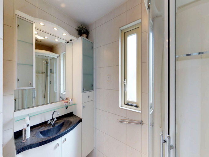 Bathroom 3, Spacious House in Netherlands for 8 Guests, Noord-Beveland