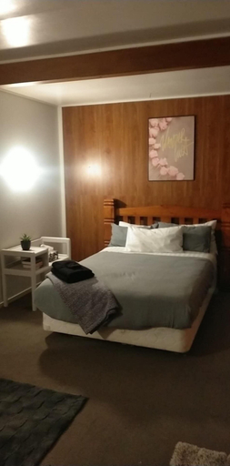 Bedroom, Mineral Park Motel, Rodney