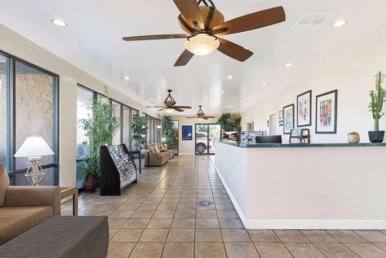 Public Area 2, Travelodge by Wyndham Palm Springs, Riverside