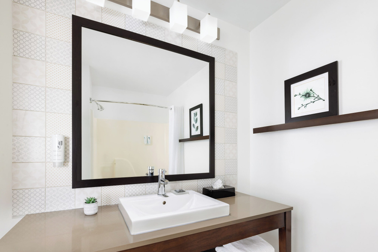 Bathroom 4, Country Inn & Suites by Radisson, Springfield, OH, Clark