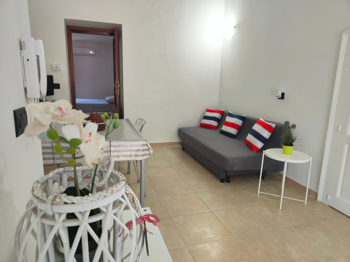 Others 5, Venere, Bari