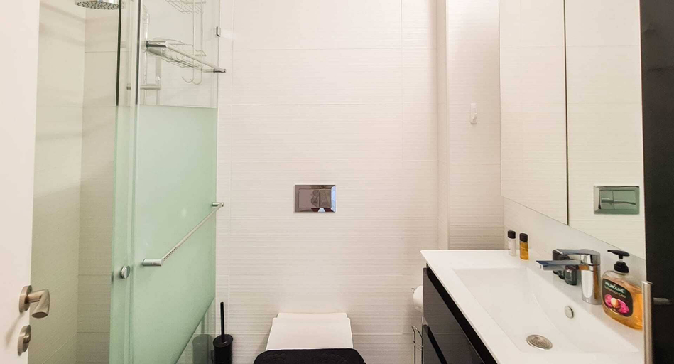 Bathroom 5, HaYarkon Diamant